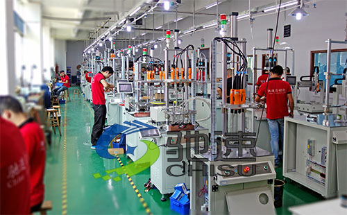 自动锁螺丝机车间