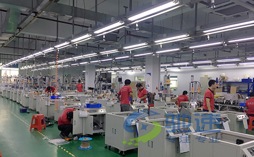 自动锁螺丝设备