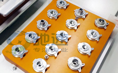 锁具打螺丝方案