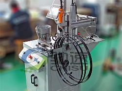 电风扇自动锁螺母设备