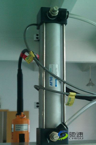 多轴锁螺丝机顶部气缸