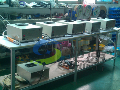 自动锁螺丝机车间